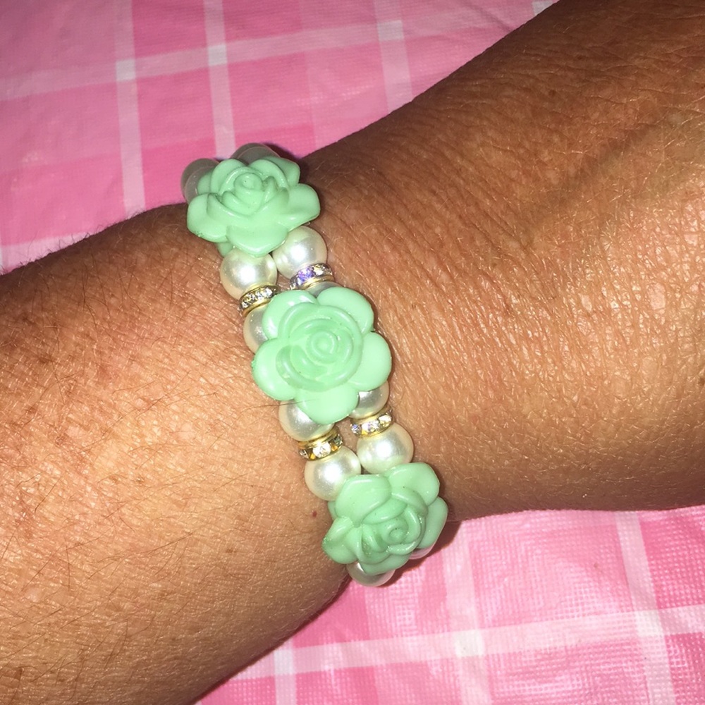 🎈SALE🎈🌷#8.”PEARLS & ROSES”🌷 - Picture 4 of 9